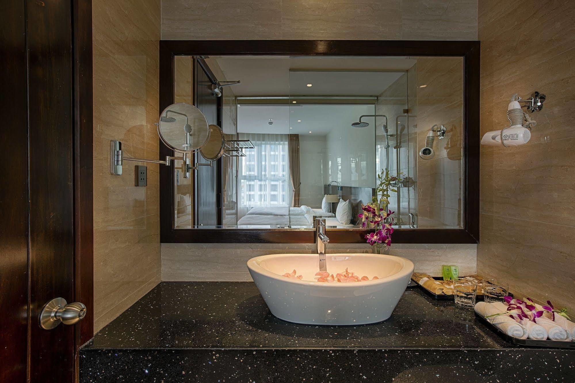 Sofia Suite Hotel Danang Zewnętrze zdjęcie
